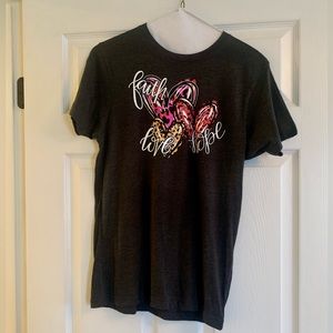 💕NWOT Faith Hope Love Heart Design Gray Size Small Tshirt - Valentine’s Day💕